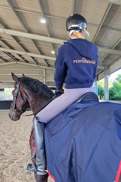 chestnut hoodie left back performa ride